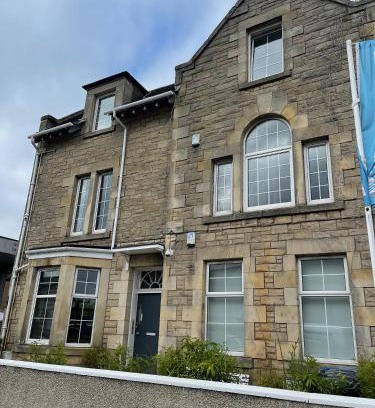 Uphall Apartment | Premier Apartment D