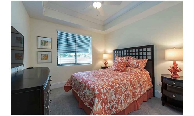 Redevelopment Area Condo | Premiere Old Naples location