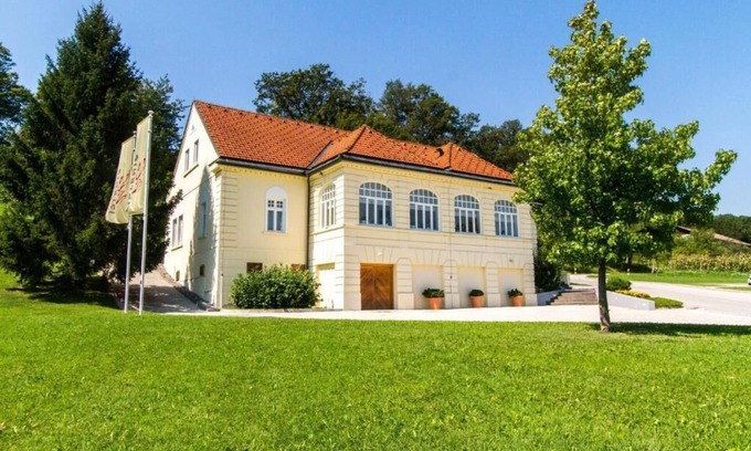 Bizeljsko Bed & Breakfast | Prepustite se udobju Vile Istenič
