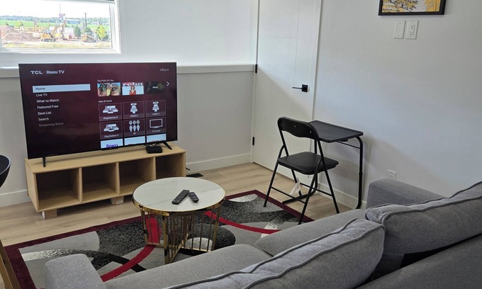 Southwest Edmonton House | President's Choice: Guest Garage Suite