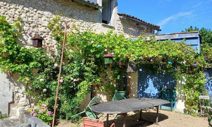 Bourdeilles House | Pretty gîte in the center of town with view of Bourdeilles castle