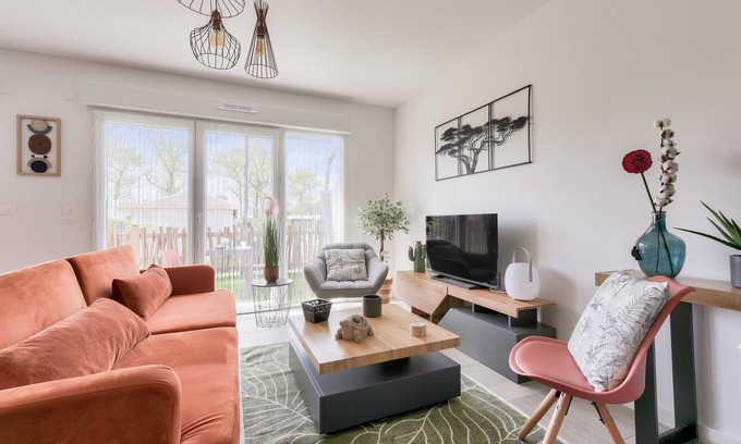 Andernos-les-Bains Ski Chalet | Pretty house with terrace in Andernos-les-bains