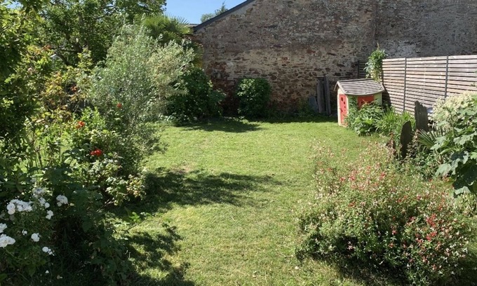 Redon House | Pretty renovated and warm house