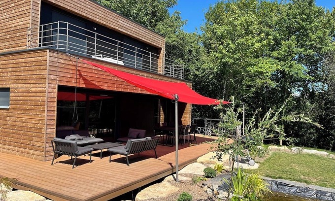 Redon House | Pretty wooden house, green island in town center. 35 minutes from beaches