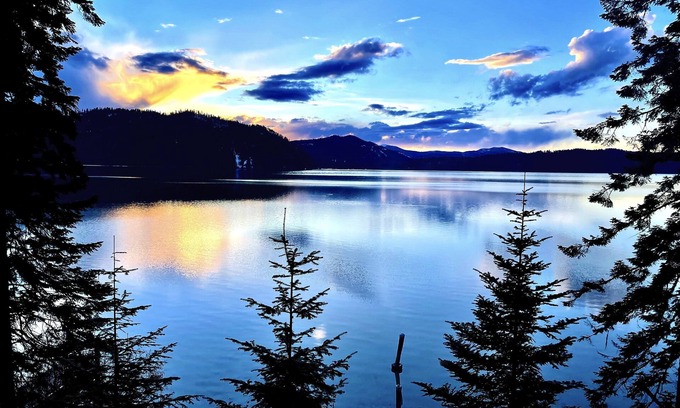 Coolin House | —Priest Lake Waterfront Escape—