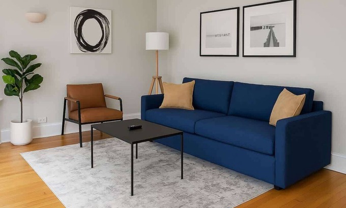 Wrigleyville Apartment | Prime Location! 2BR Near Wrigley