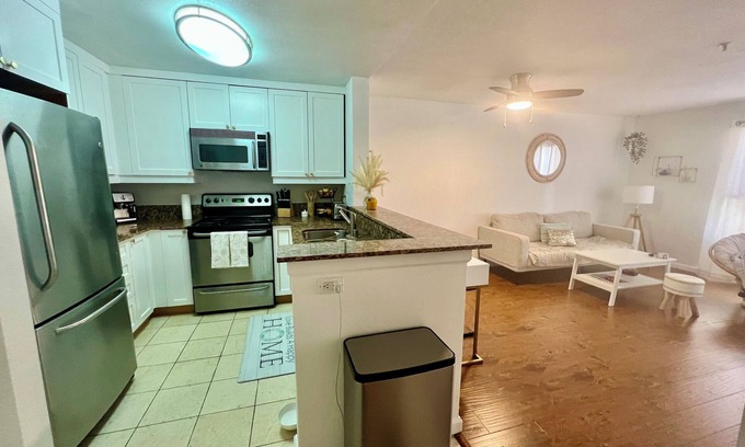 University City Condo | Prime location, 5 minutes to the Beach, UCSD, Hospitals, UTC Mall