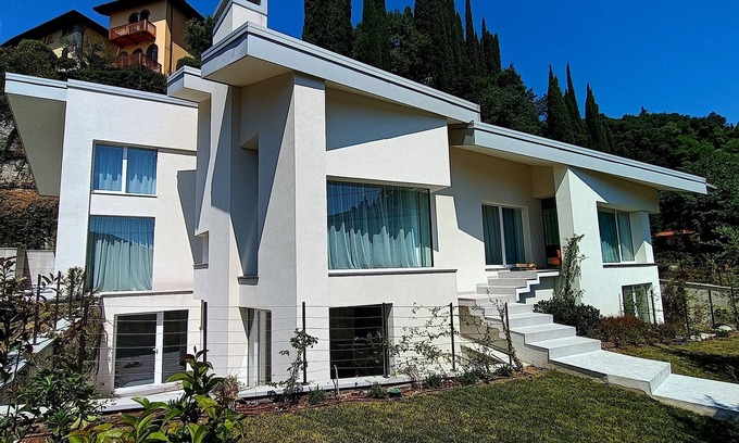 Barbarano Villa | Prince Garda villa with pool, close to lake and center of Gardone Riviera