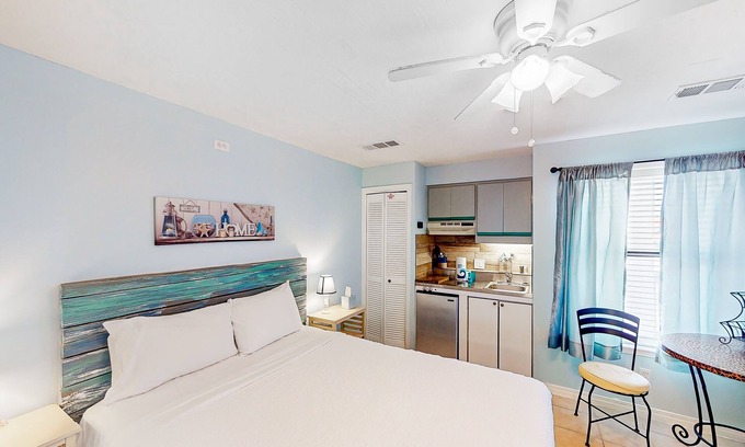 Gulf Lagoon Beach Apartment | Pristine water front condo with sauna, pool, tennis court & WiFi