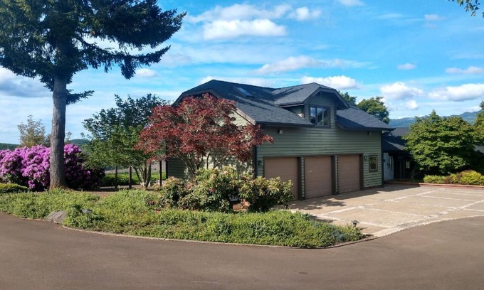 Crawfordsville Apartment | Private apartment with Winter and Spring availabilty