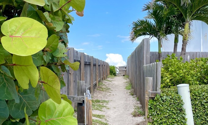 Summerplace House | Private Beach Access, Firepit, Patio, BBQ, Sundeck