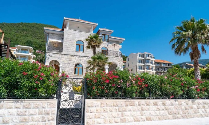 Bijela Villa | Private Beach, Full Sea View, Villa Garden Beach