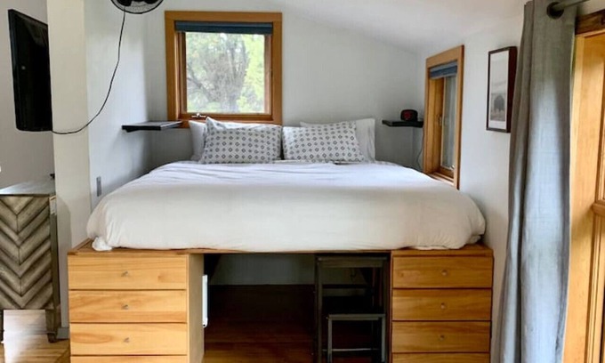 Missouri Heights Cabin | Private Cabin and Hot Tub in the Woods