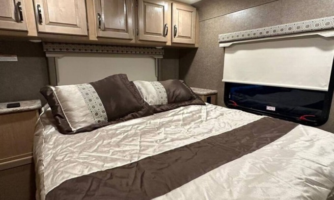 Ludlam House | Private Cozy RV Very central walking to shopping store/near FIU Pet Friendly .