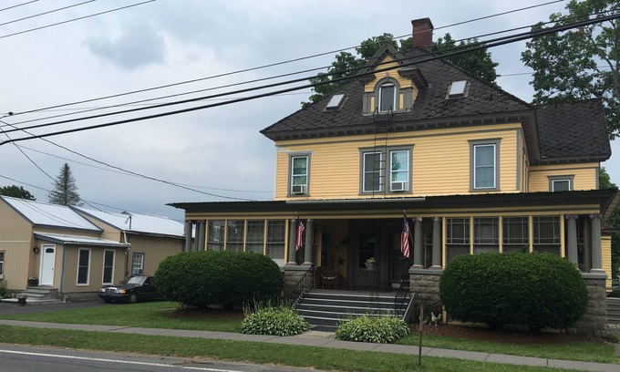 Milford Apartment | Private floor 2, queen studio, kitchenette, all private, Balcony +Grill 2+2 max