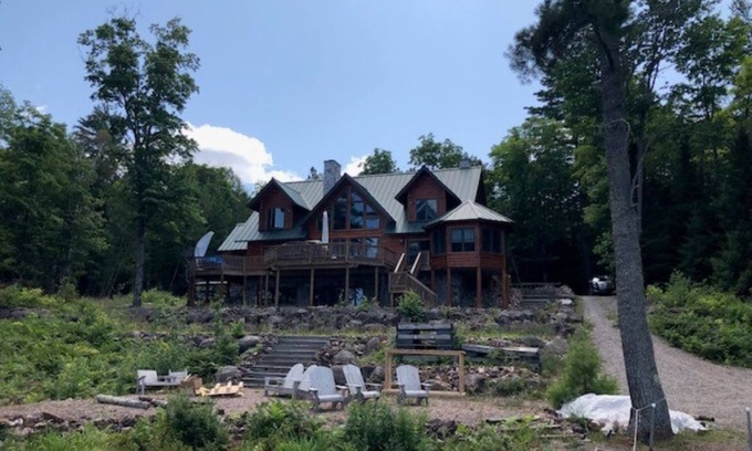 Champion House | Private Home On Gibson Lake