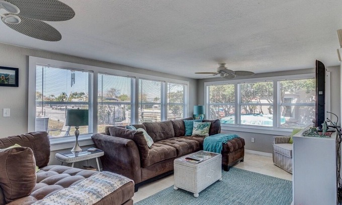 Flor-a-mar House | Private Home with Dock