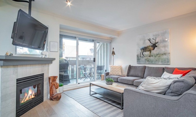 Whistler Village Condo | Private Hot Tub | BBQ | Free Parking | Location!