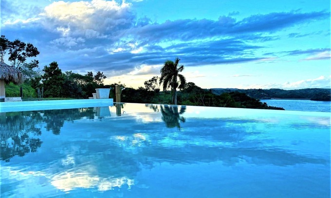 Yaque Arriba Villa | ✔️PRIVATE INFINITY POOL & MILLION DOLLAR LAKE VIEW