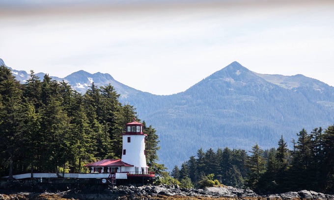 Sitka House | Private Lighthouse with Luxurious Ammenaties