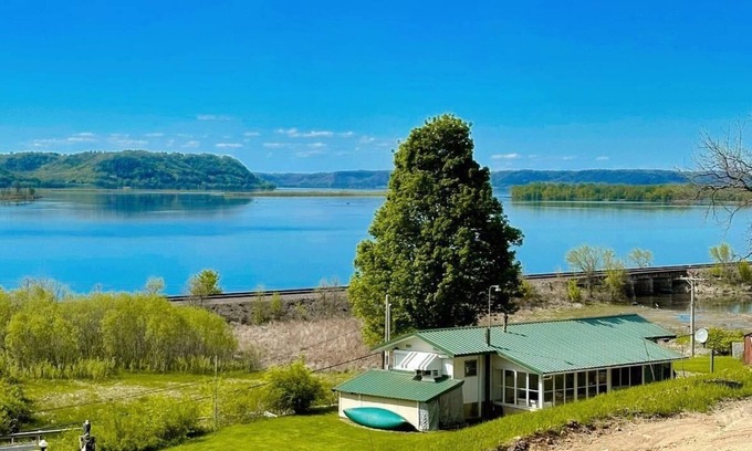 Lynxville House | Private location 2 bedroom mobile home great view of the Mississippi River
