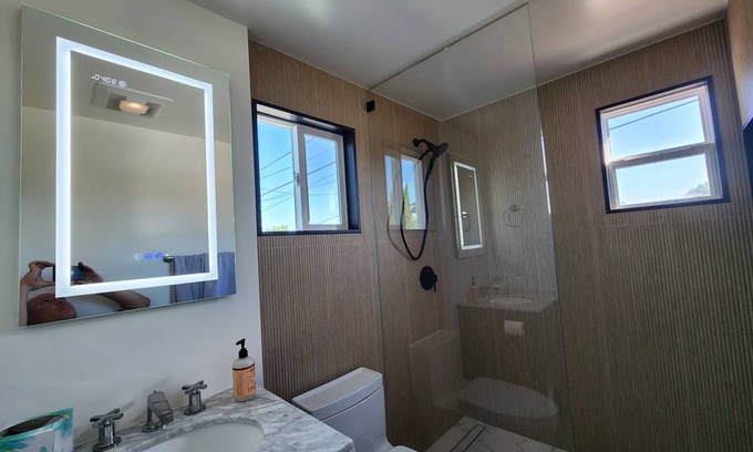 Los Feliz House | Private Los Feliz Studio - Walkable neighborhood, close to CHLA/Kaiser Hospitals