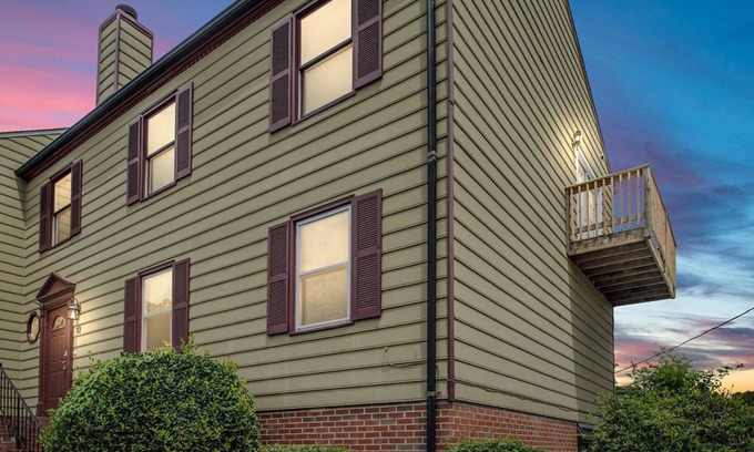 Old Town Fredericksburg Condo | Private One Bedroom Furnished Condo Sleeps 4 True Downtown Condo