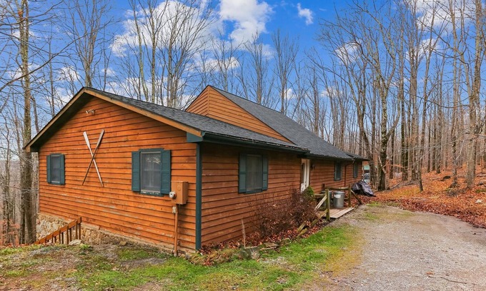 Old Timberline House | Private pet-friendly property for an affordable mountain getaway!