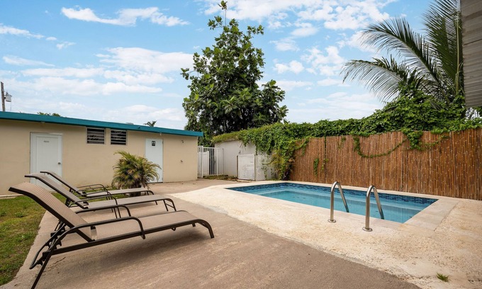 Rio Villa | Private Pool Pet-friendly Steps to the Beach