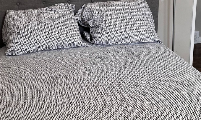 Transcona House | Private room hosted by Praise