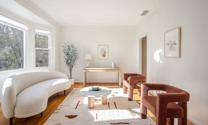 Mount Lookout House | Private, Serene Mt Lookout 5B Retreat w/Garage & EV Charger