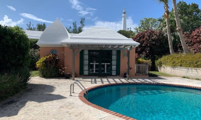 Southampton Cottage | Private studio cottage with pool near beaches