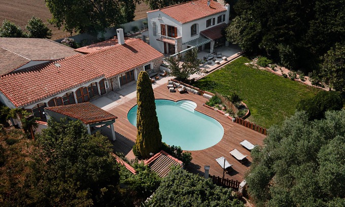 Elne Villa | Private villa for 14p with large swimming pool, closed to the beaches