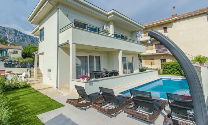 Kastel Gomilica Villa | Private Villa with swimming pool near Marina Kastela