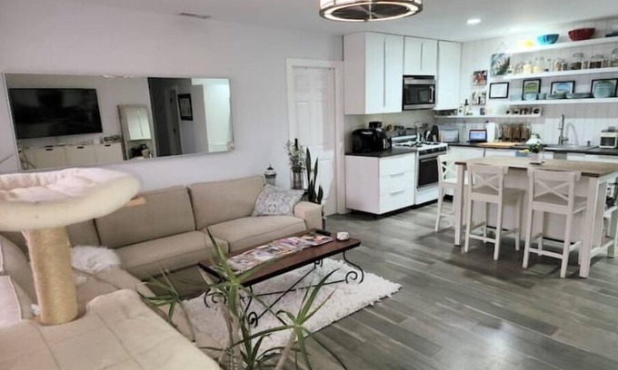 Bay Ho Apartment | Projector Paradise room rental