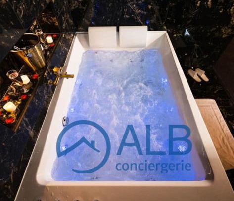 Hennebont Apartment | Promesse d'une nuit avec Balnéo privative