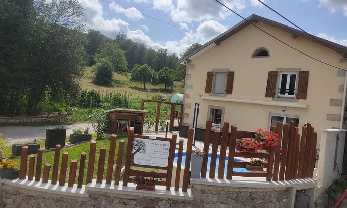 Hadol House | Propriété de Campagne Rénovée Avec Piscine, Sauna Privés