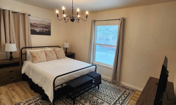 Foot Hills House | Provo Home! Close to BYU, Downtown Provo, 10 mins from Utah Valley University.