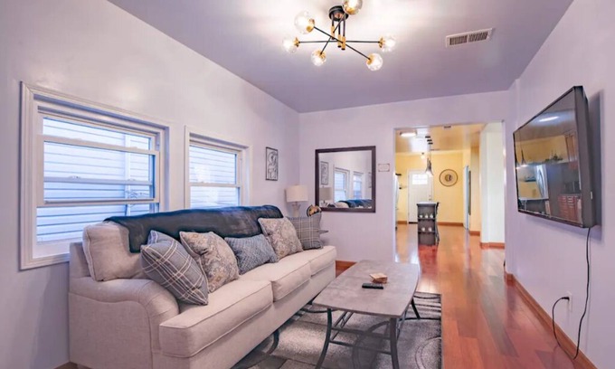 Ducktown Apartment | Pueblo Magíco: Modern-Rustic Central City Gem, sleeps 12-14 guests