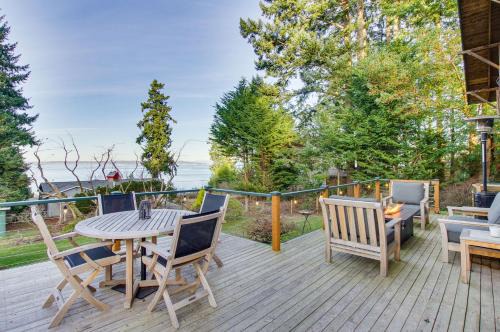 Coupeville House | Puget Sound Cottage with Private Community Beach!