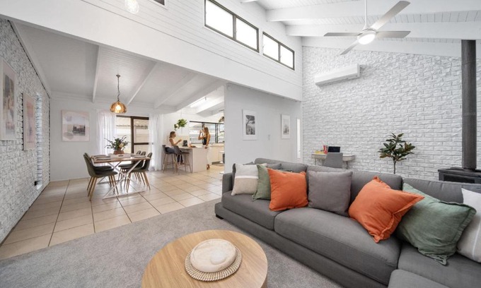 Golden Beach House | Pumicestone Beach House - 200m to the passage