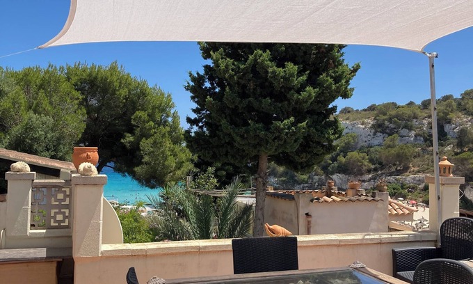 Cala Anguila-Cala Mendia House | Pure beach feeling - Casa Caracol is located directly on the beach of Cala Romantica