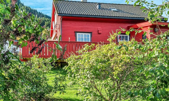 Volda House | Pure idyll - spend a quiet vacation by the fjord.