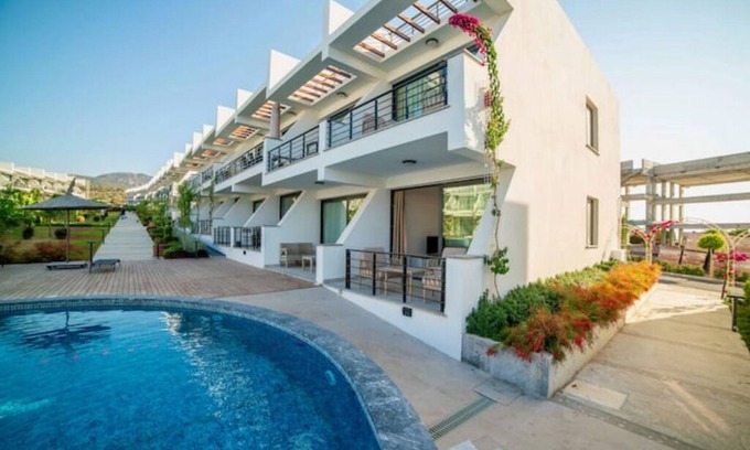 Bahceli Apartment | Pure relaxation: Apartment with pool & sea view