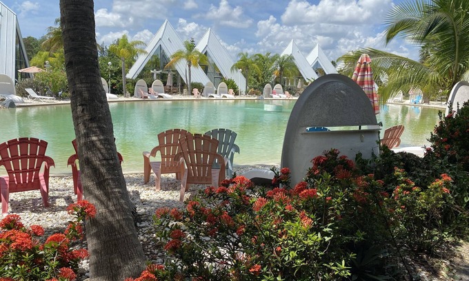 San Carlos Park House | Pyramid Getaway in Southwest Florida