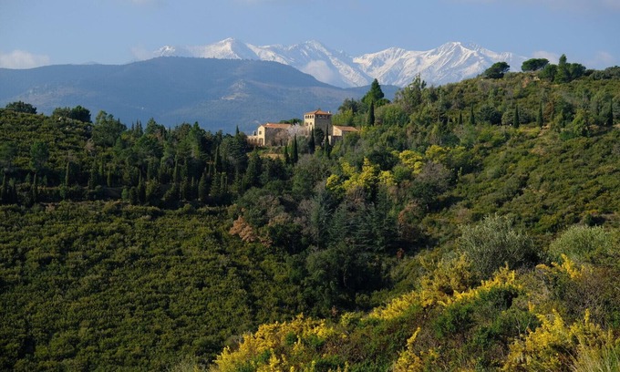 Castelnou House | Pyrenean Paradise - Stunning 10 Bedroom House - Sleeps 23+