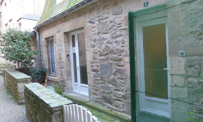 Saint-Vaast-la-Hougue House | Quai Vauban