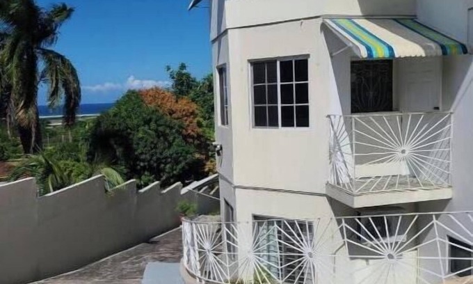 Mango Walk Apartment | Quaint 1-bedroom apartment in Montego Bay
