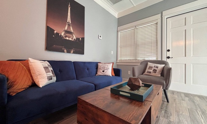 Winter Garden Apartment | Quaint 1Br/Ba entire guest house in heart of Hist. Downtown Winter Garden