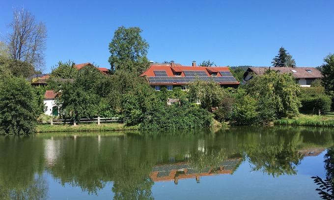 Falkenfels House | Quaint farmhouse in an idyllic location between a knight's castle and bathing pond